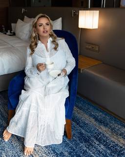 Anna Semenovich feet photo thumbnail