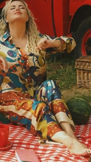 Anna Semenovich feet photo thumbnail