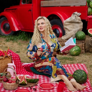 Anna Semenovich feet photo thumbnail