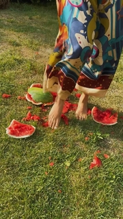 Anna Semenovich feet photo thumbnail