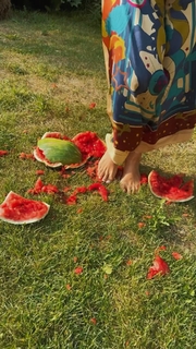 Anna Semenovich feet photo thumbnail