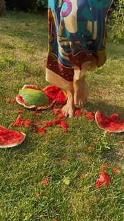 Anna Semenovich feet photo thumbnail