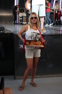Anna Semenovich feet photo thumbnail