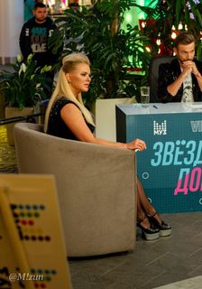 Anna Semenovich feet photo thumbnail