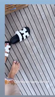 Anna Semenovich feet photo thumbnail