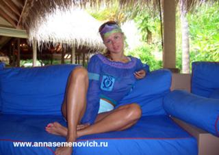 Anna Semenovich feet photo thumbnail