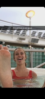 Anna Shumate feet photo thumbnail
