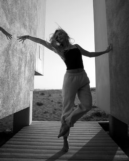 Anna Sitar feet photo 9