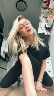 Anna Sitar feet photo 1