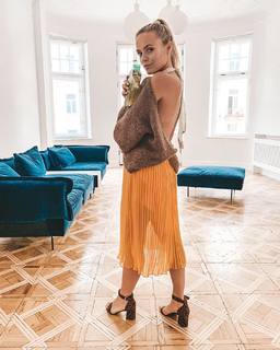 Anna Skura feet photo 3