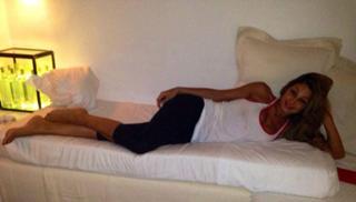 Anna Tatangelo feet photo thumbnail