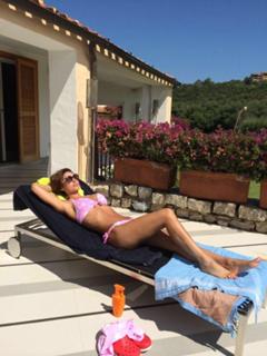 Anna Tatangelo feet photo thumbnail