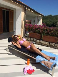 Anna Tatangelo feet photo thumbnail