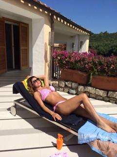 Anna Tatangelo feet photo thumbnail