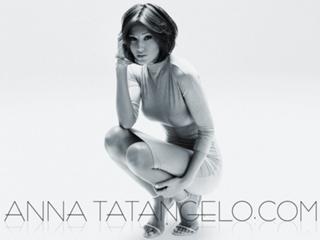 Anna Tatangelo feet photo thumbnail
