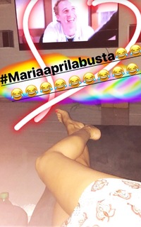 Anna Tatangelo feet photo thumbnail