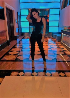 Anna Tatangelo feet photo thumbnail