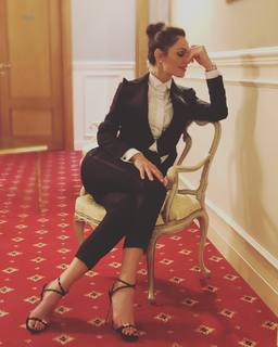Anna Tatangelo feet photo thumbnail