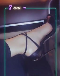 Anna Tatangelo feet photo thumbnail