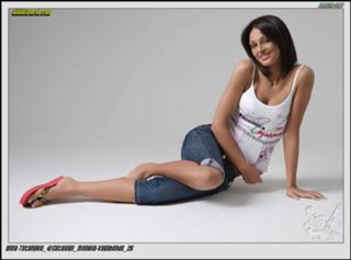 Anna Tatangelo feet photo thumbnail