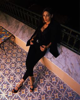 Anna Tatangelo feet photo thumbnail