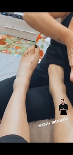 Anna Tatangelo feet photo thumbnail