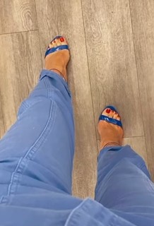 Anna Tatangelo feet photo thumbnail