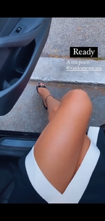 Anna Tatangelo feet photo thumbnail