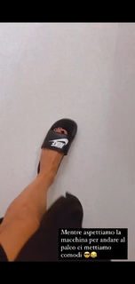 Anna Tatangelo feet photo thumbnail