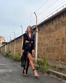 Anna Tatangelo feet photo thumbnail