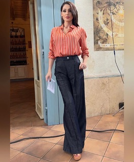 Anna Tatangelo feet photo thumbnail