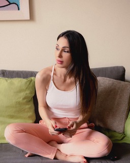 Anna Tatangelo feet photo thumbnail