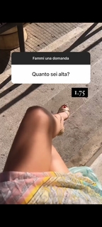 Anna Tatangelo feet photo thumbnail