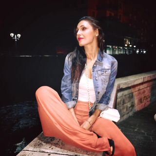 Anna Tatangelo feet photo thumbnail
