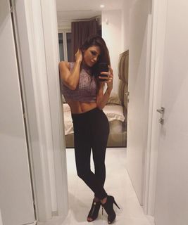 Anna Tatangelo feet photo thumbnail