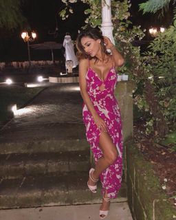 Anna Tatangelo feet photo thumbnail