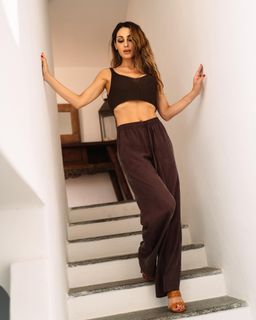 Anna Tatangelo feet photo thumbnail