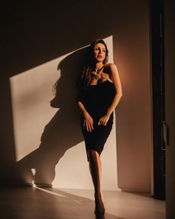 Anna Tatangelo feet photo thumbnail