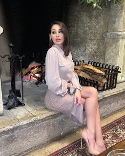 Anna Tatangelo feet photo thumbnail