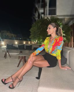 Anna Tatangelo feet photo thumbnail