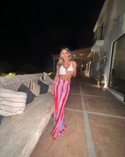 Anna Tatangelo feet photo thumbnail