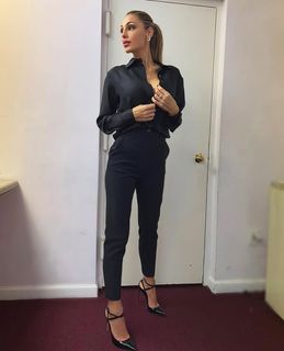 Anna Tatangelo feet photo thumbnail