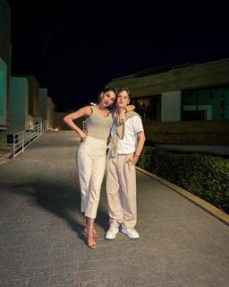 Anna Tatangelo feet photo thumbnail