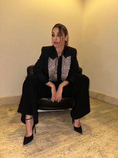 Anna Tatangelo feet photo thumbnail