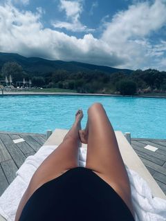 Anna Tatangelo feet photo thumbnail