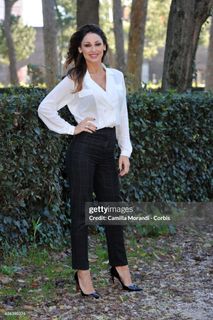 Anna Tatangelo feet photo 2