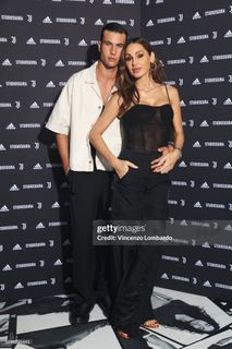 Anna Tatangelo feet photo 6