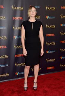 Anna Torv feet photo thumbnail