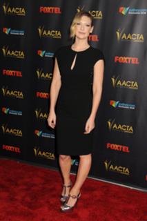 Anna Torv feet photo thumbnail