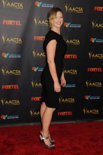 Anna Torv feet photo thumbnail